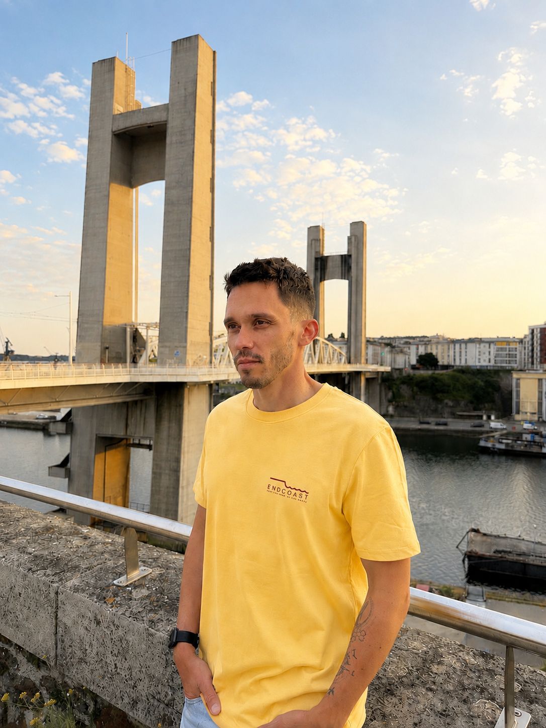 T-Shirt Logo Jaune